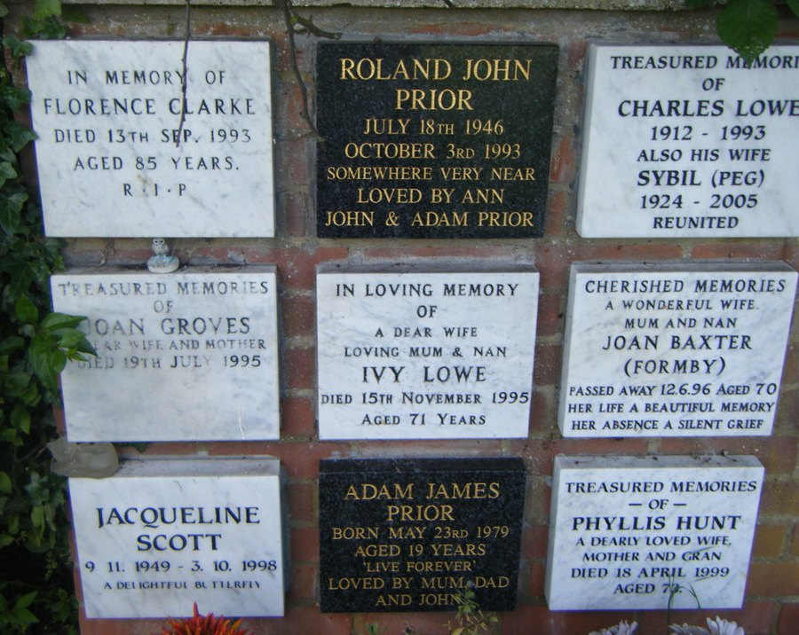 Memorial plaques, Wootton, Bedford